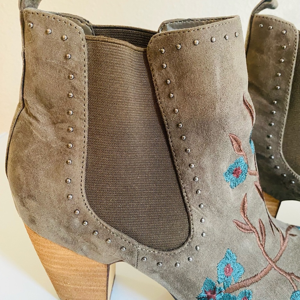 Crown Vintage Floral Embroidered Ankle Boots - Brown and Blue - Picture 3 of 7